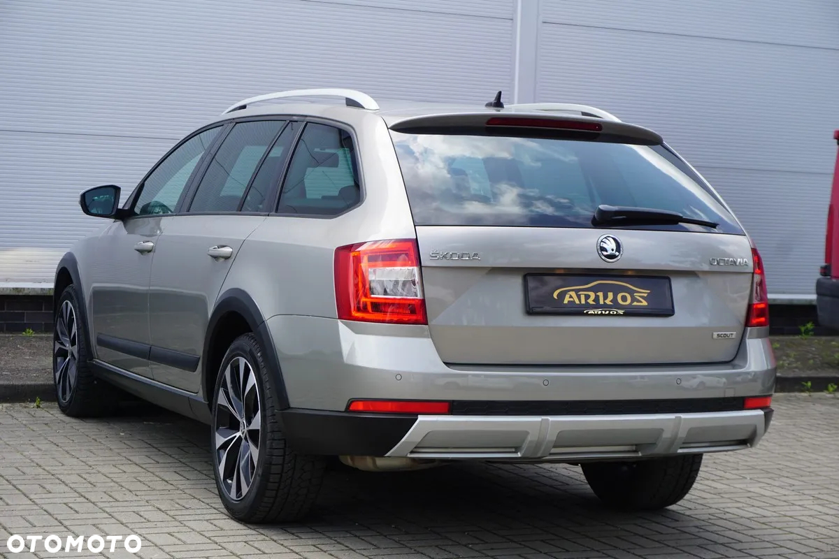 Skoda Octavia Combi 2.0 TDI 4x4 Scout - 17