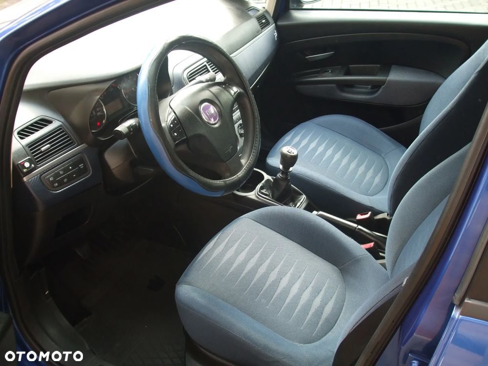 Fiat Grande Punto Actual 1.4 8V Estiva Blue&Me - 25