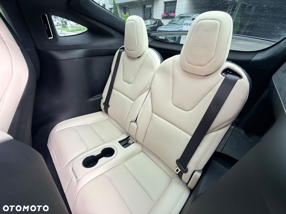 Tesla Model X Plaid - 21