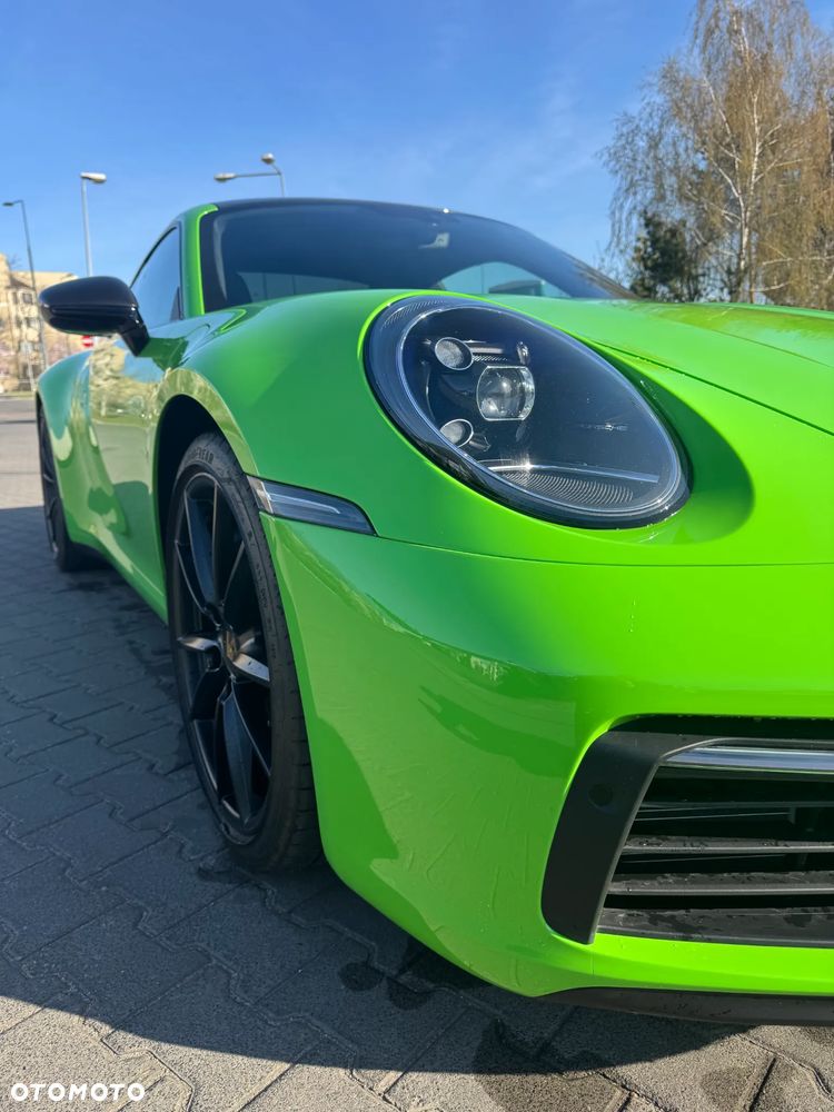 Porsche 911 Carrera 4 - 3