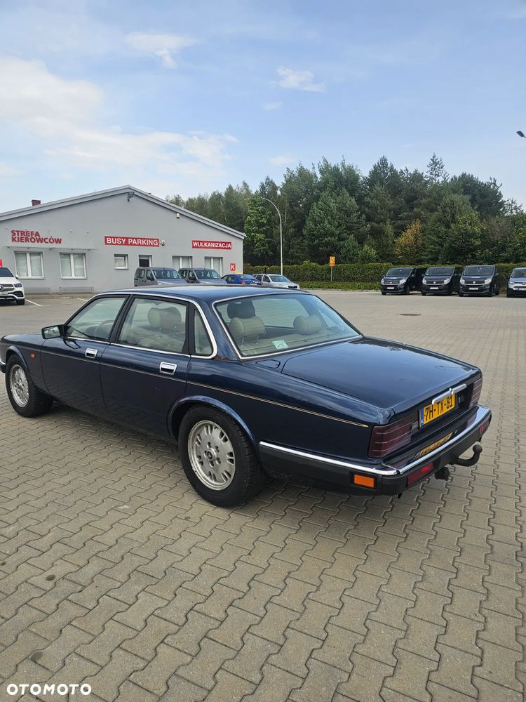 Jaguar XJ - 7
