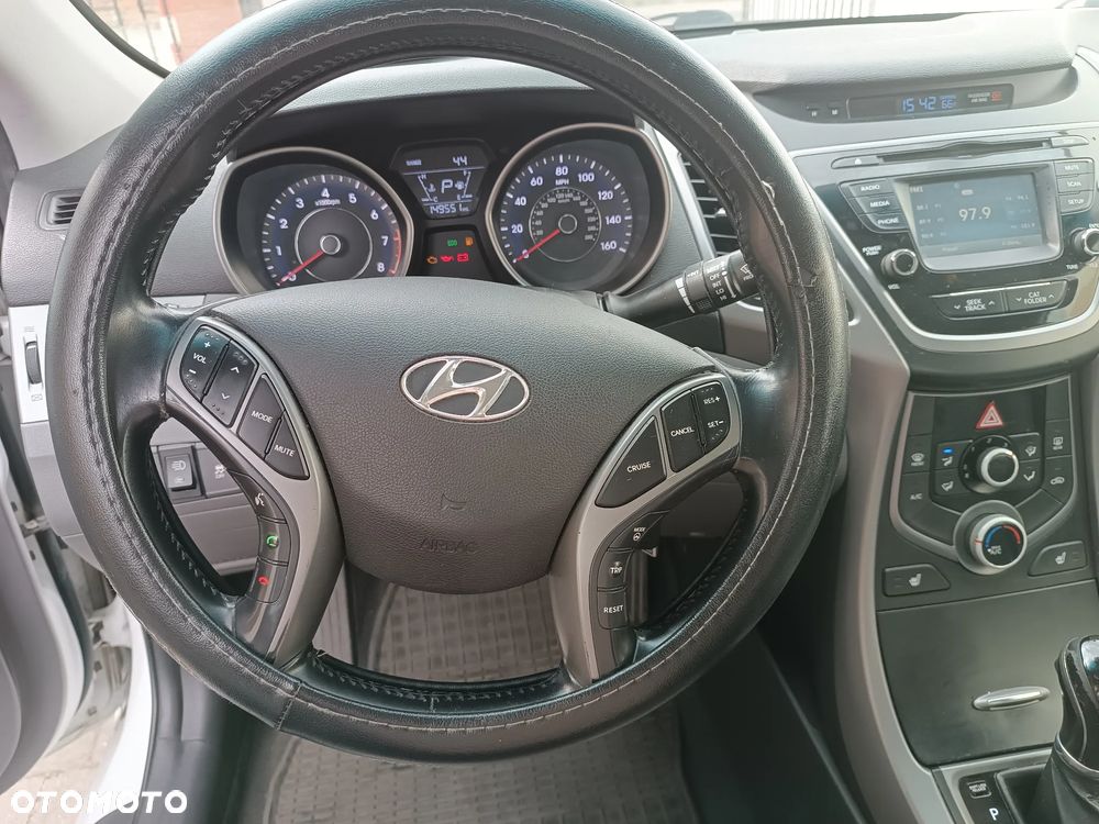 Hyundai Elantra - 21