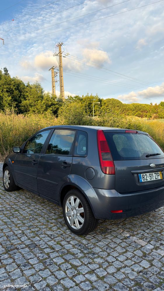 Ford Fiesta 1.25 Ghia - 9