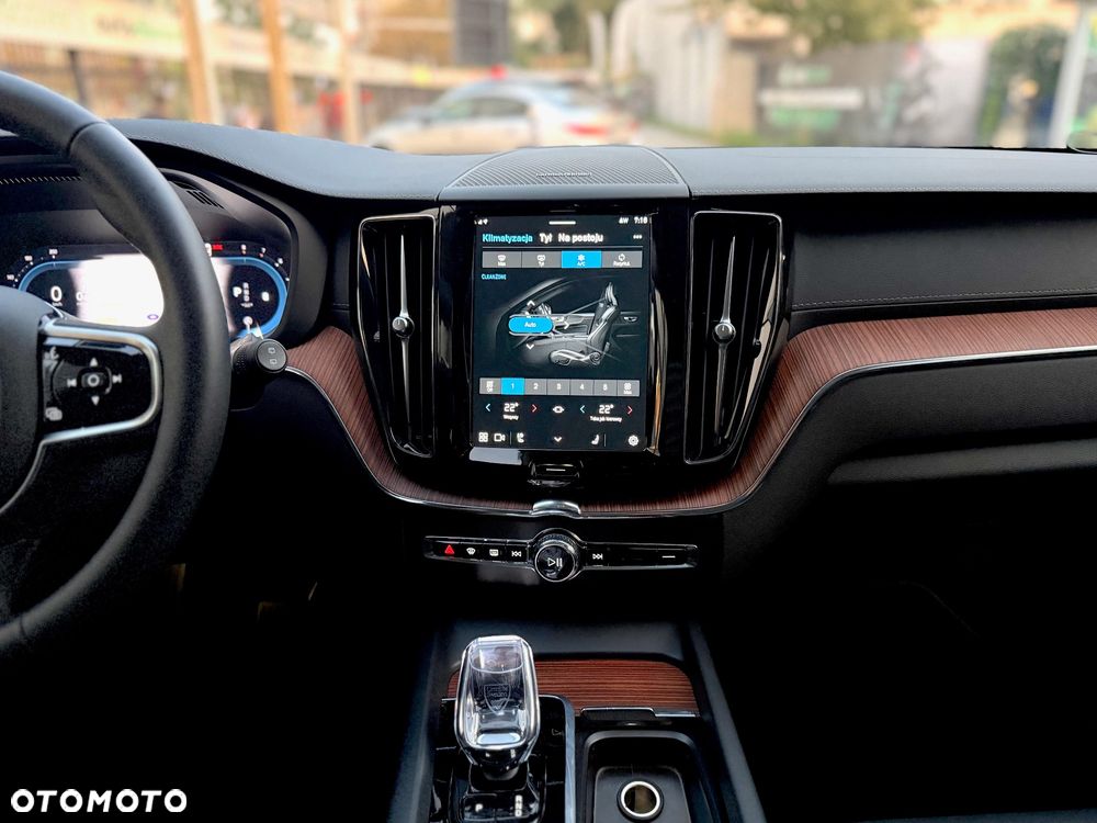 Volvo XC 60 B5 B AWD Ultimate Dark - 33