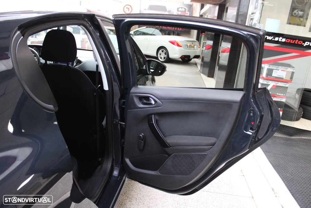 Peugeot 208 1.2 PureTech Style - 27
