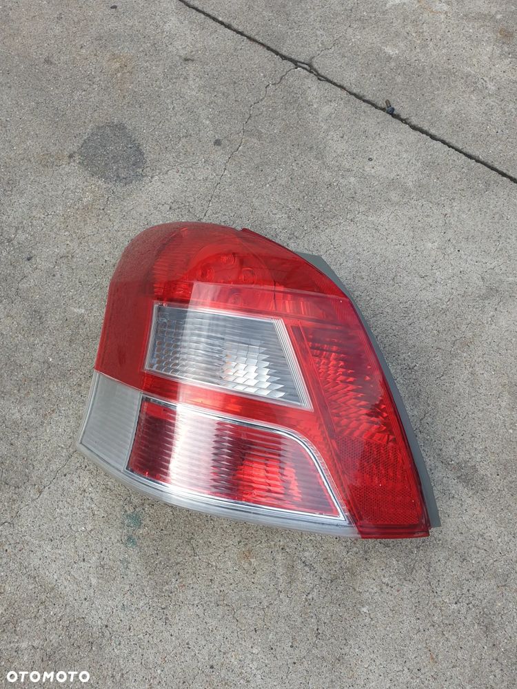 Lampa Lewa Tylna Toyota Yaris II Lift demontaż oryginał - 1