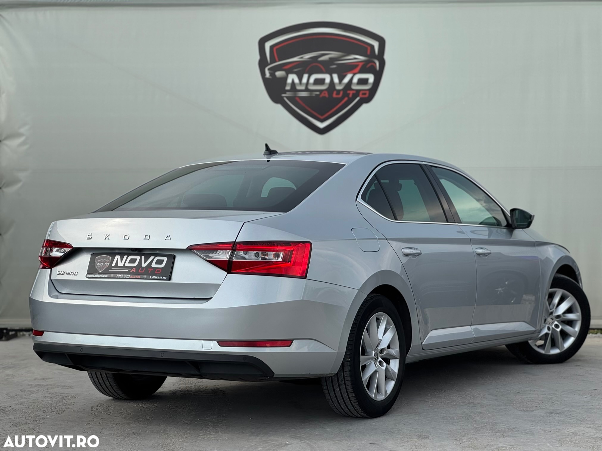 Skoda Superb 2.0 TDI DSG Style - 4