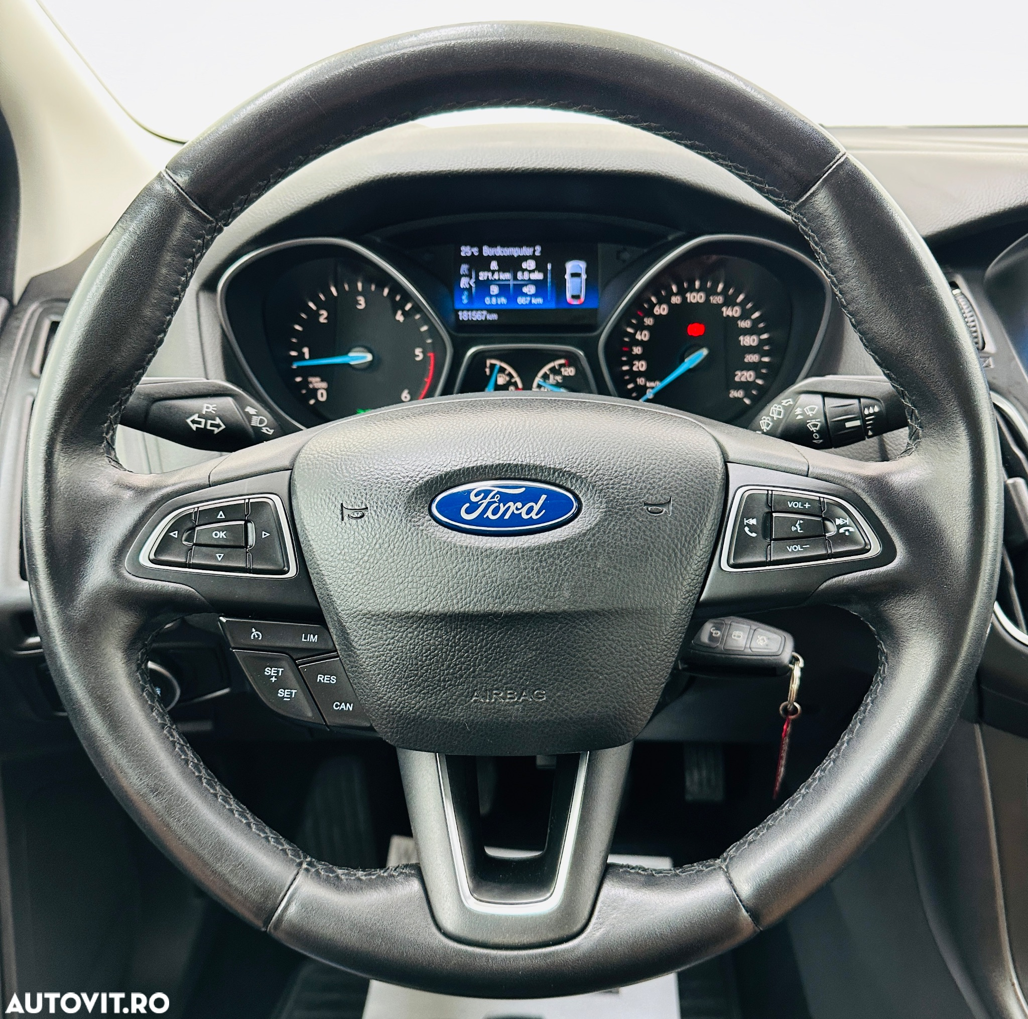 Ford Focus - 32