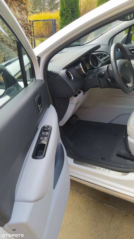 Peugeot 3008 2.0 HDi Premium - 8