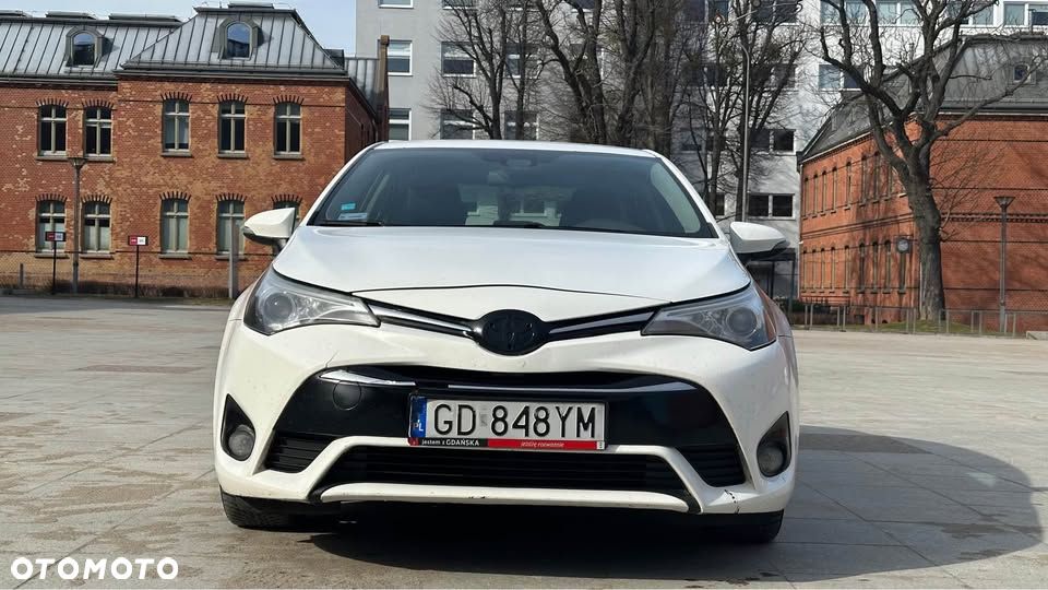 Toyota Avensis 2.0 D-4D Premium - 4