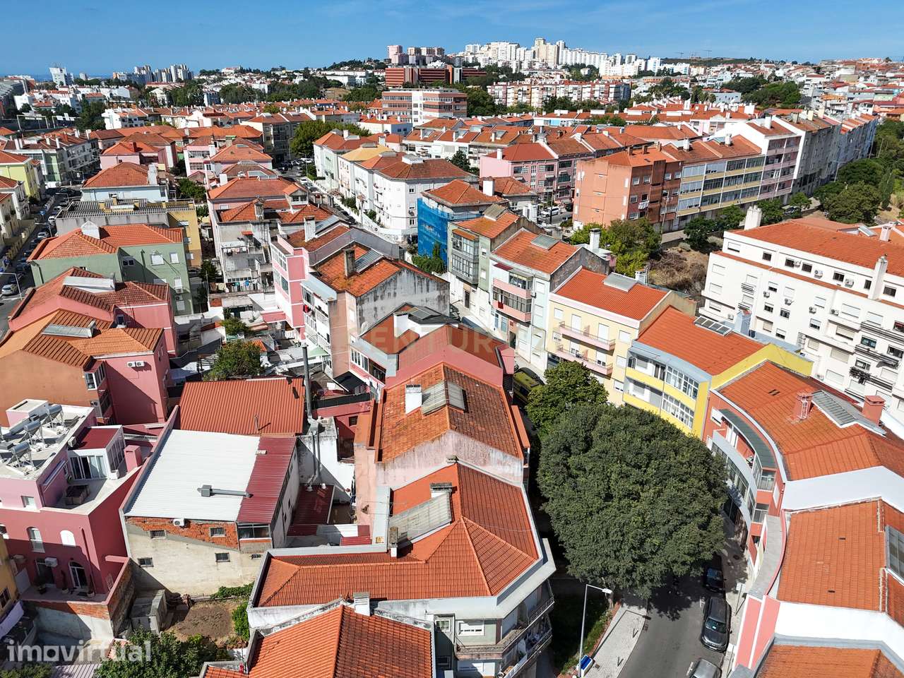 Apartamento renovado na freguesia de Águas Livres - Buraca com Terraço - Grande imagem: 3/15