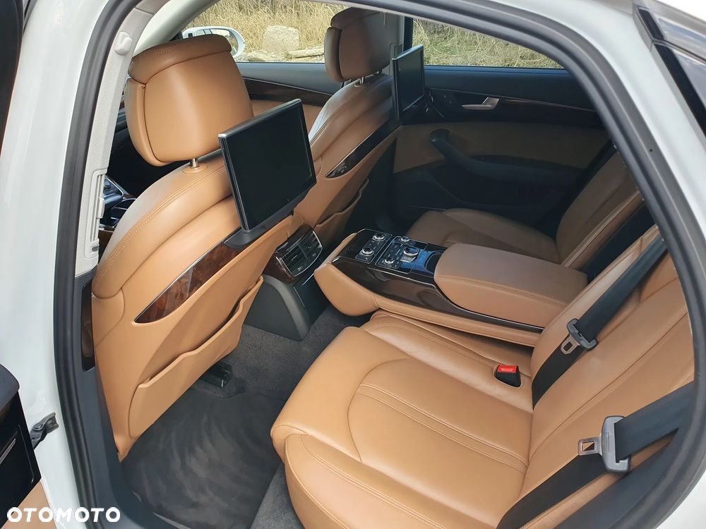Audi A8 4.2 TDI DPF (clean diesel) quattro tiptronic - 14