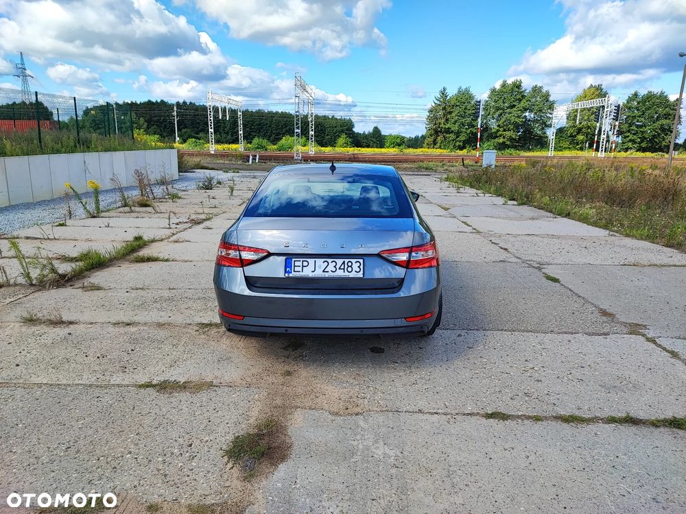 Skoda Superb 2.0 TDI SCR Ambition DSG - 10