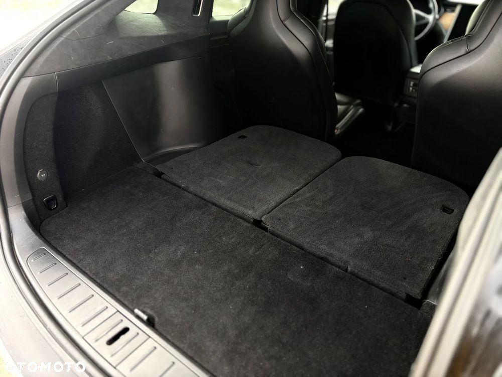 Tesla Model X - 33