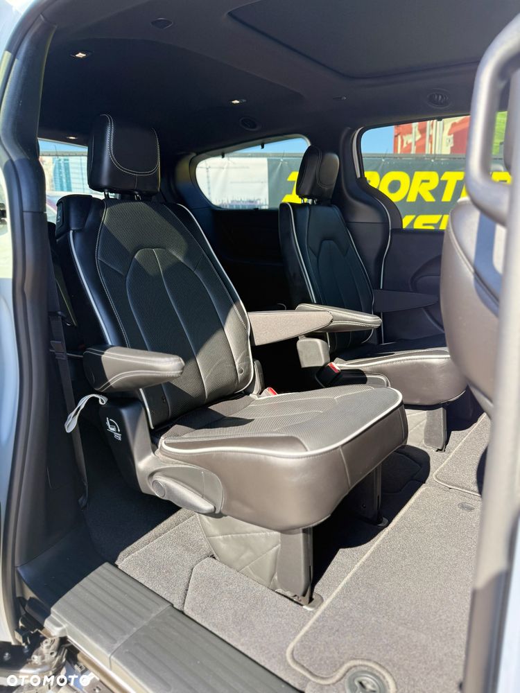 Chrysler Pacifica - 20