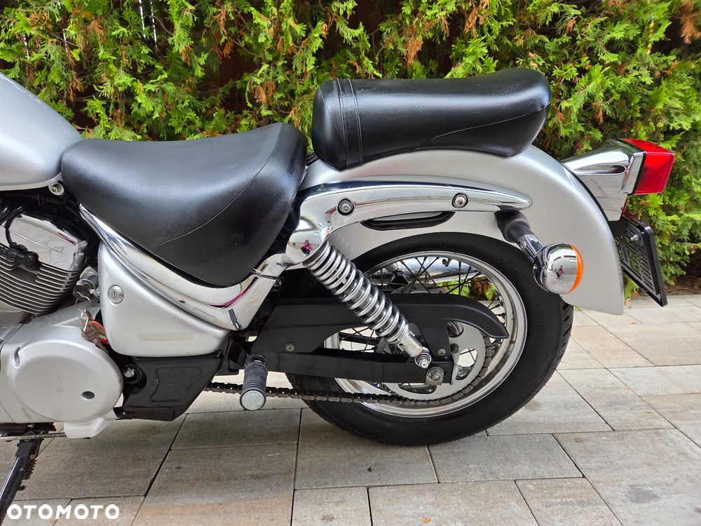 Suzuki Intruder - 16