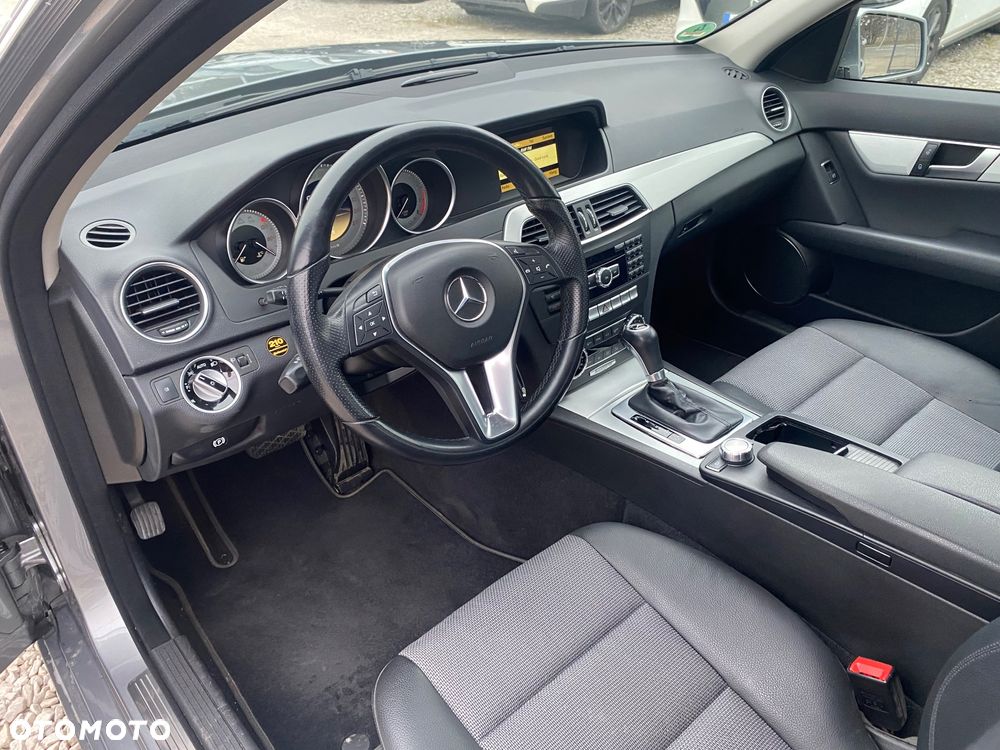 Mercedes-Benz Klasa C 180 CGI Automatik BlueEFFICIENCY Avantgarde - 21