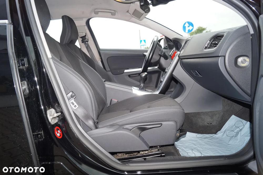 Volvo V60 D4 Summum - 24
