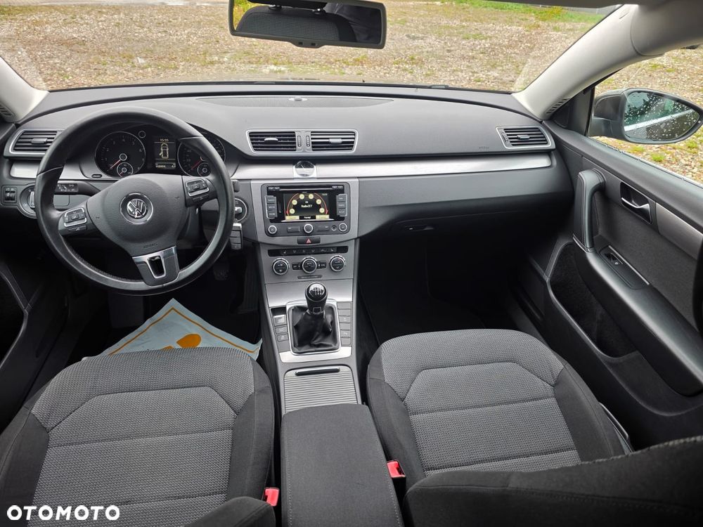Volkswagen Passat - 4