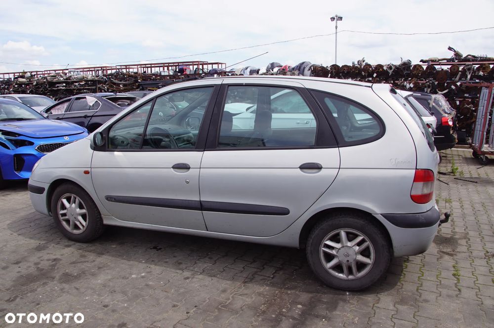 Auto na części - Renault Megane Scenic I Lift 1.9 dCi 102 KM F9Q732 JC5113 2001R Skrzynia Drzwi Szyba Lusterko Maska Zderzak Klapa Błotnik Deska Kokpit - 3