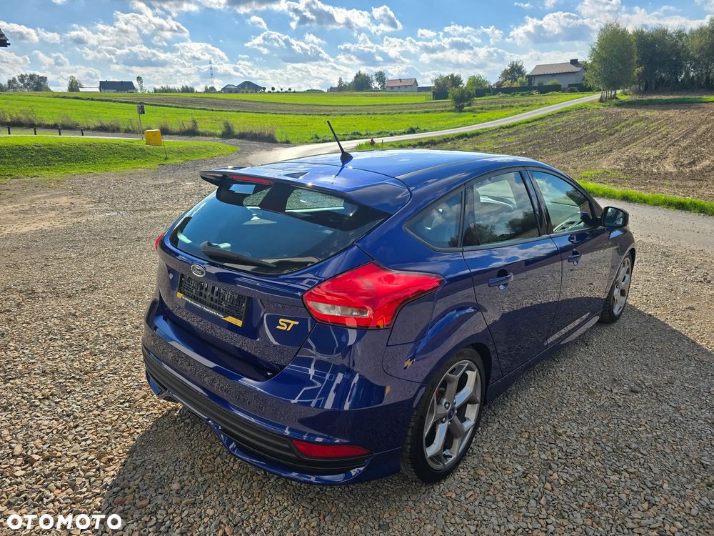 Ford Focus 2.0 EcoBoost ST mit Leder-Exclusiv-Paket - 4