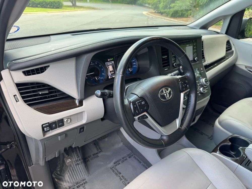 Toyota Sienna 3.5 V6 XLE AWD - 9