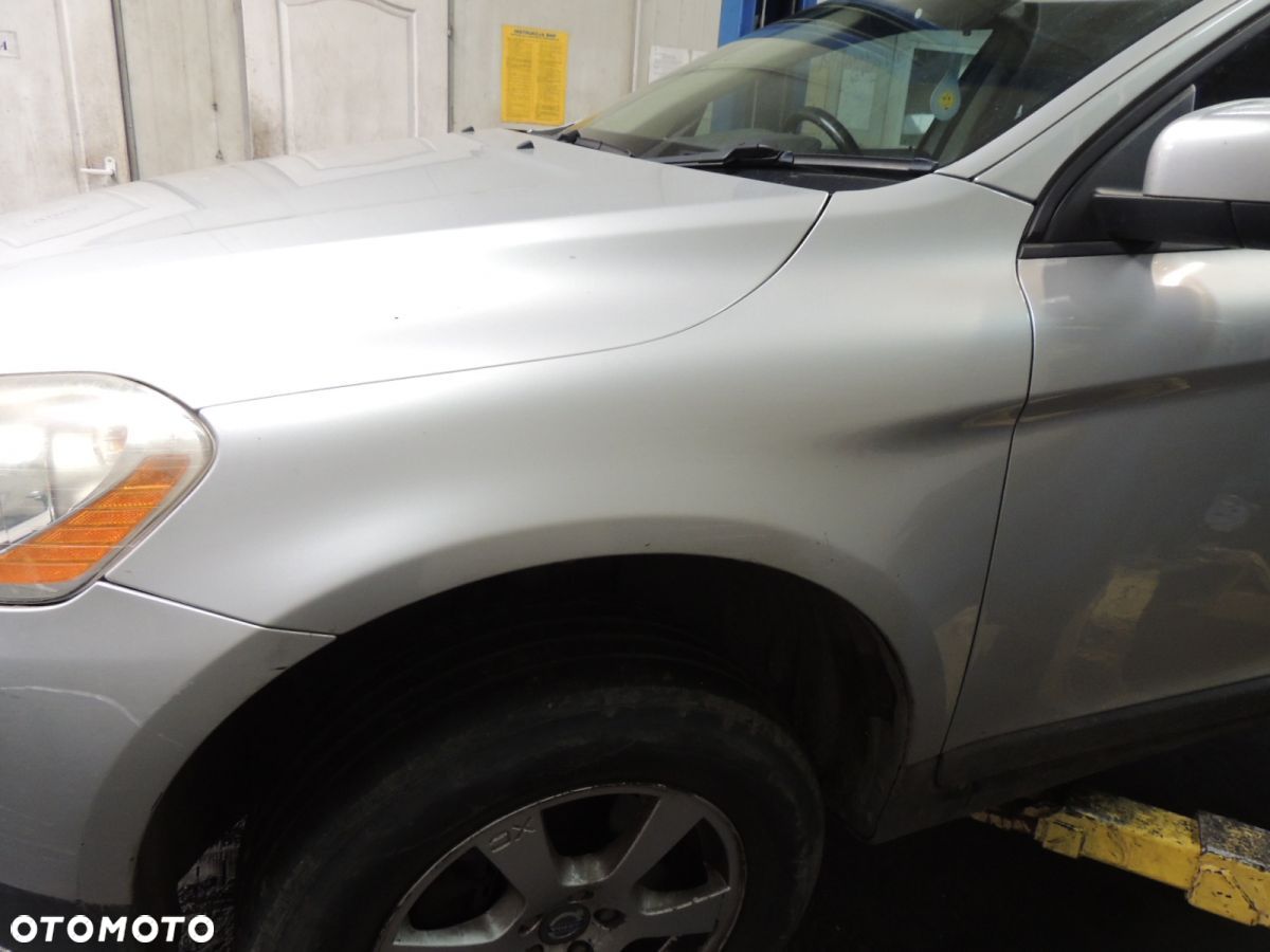 Błotnik lewy VOLVO XC60 - 1