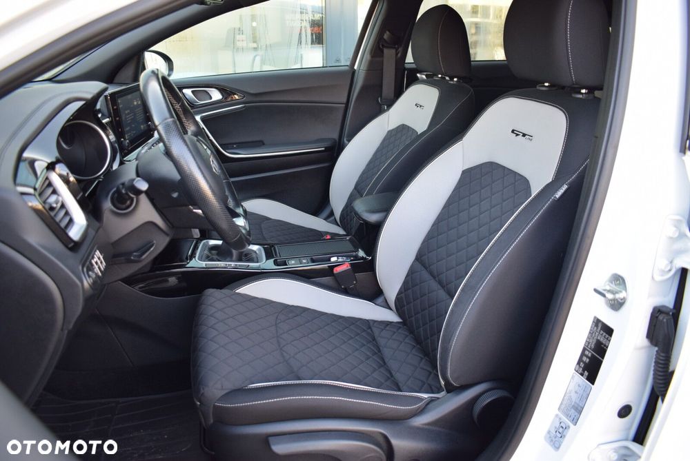 Kia ProCeed 1.5 T-GDI GT Line - 12