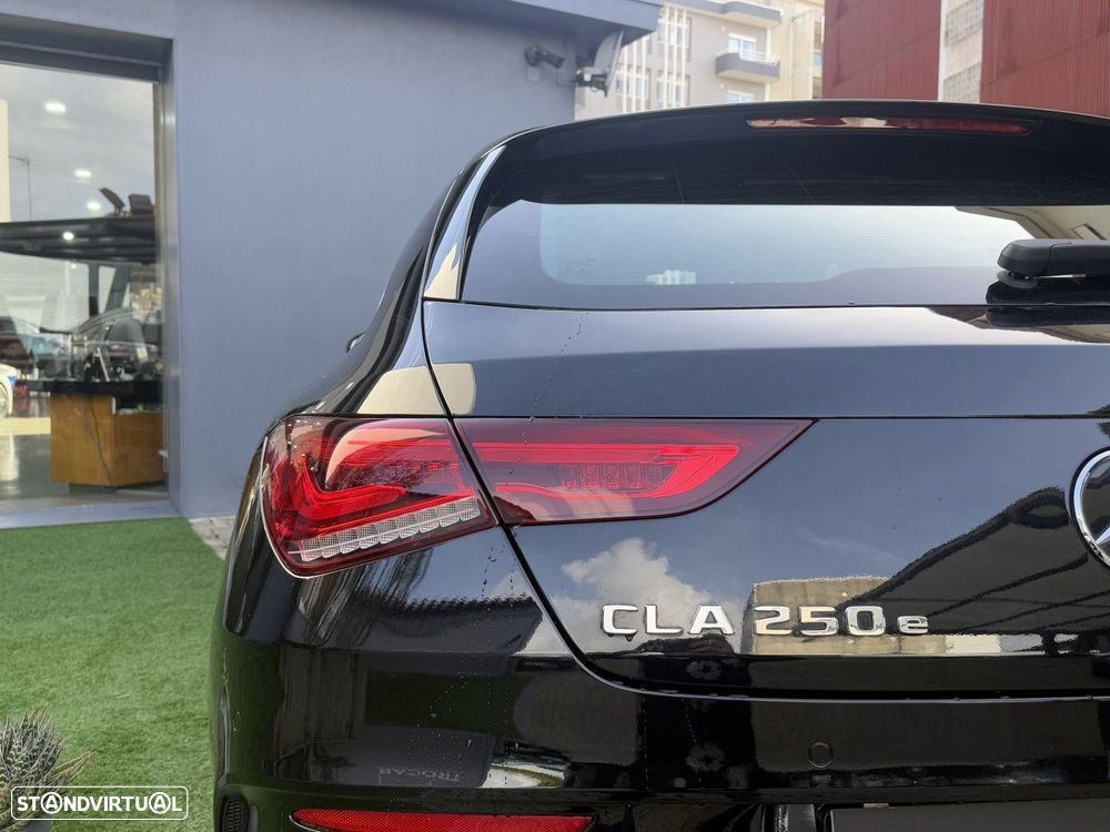 Mercedes-Benz CLA 250 e Shooting Brake AMG Line - 18