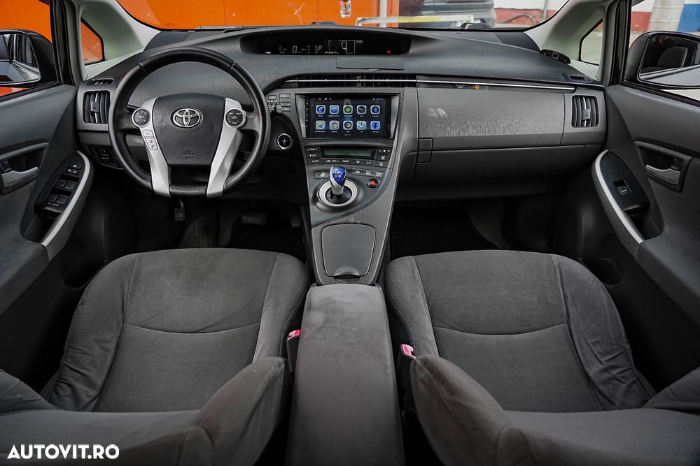 Toyota Prius (Hybrid) Comfort - 6