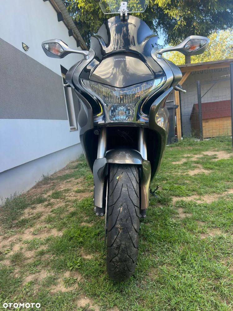 Honda VFR - 12