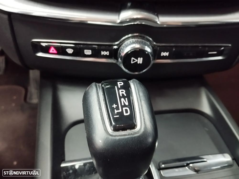 Volvo XC 60 2.0 D4 Momentum Plus Geartronic - 28