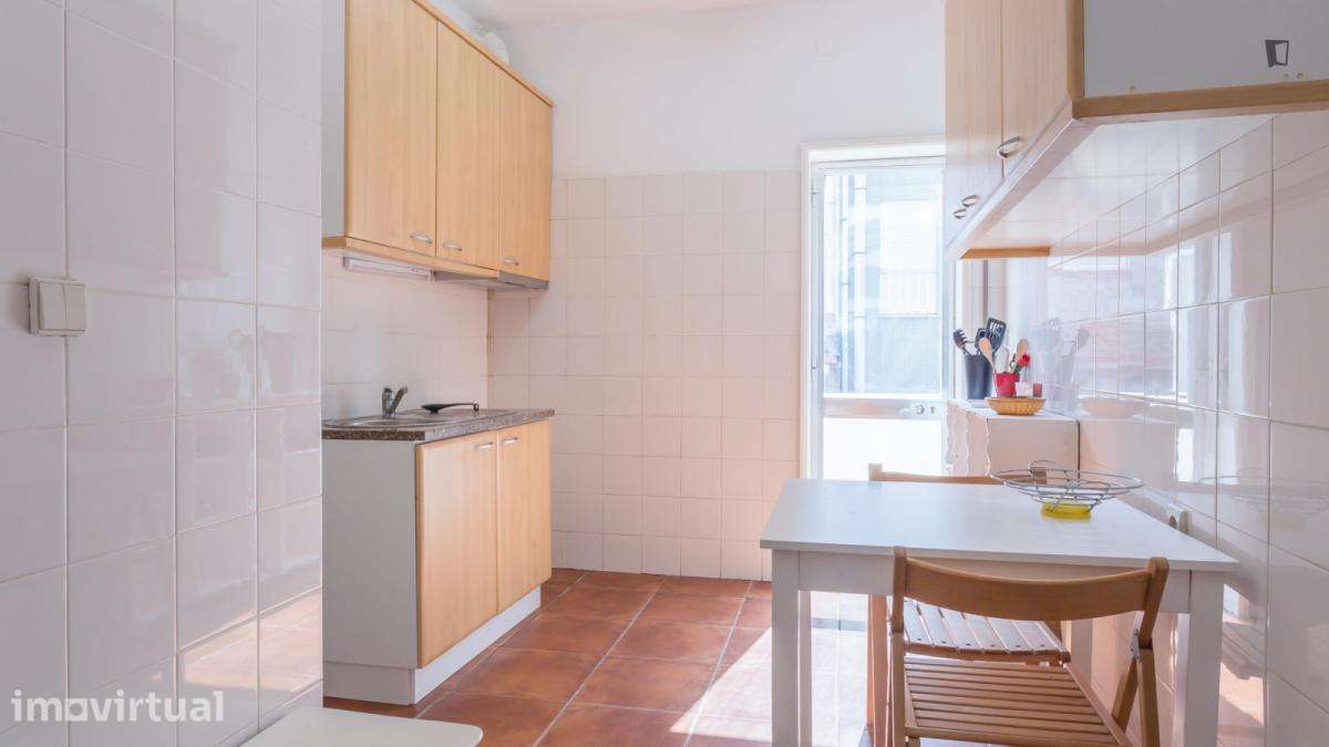 Quarto - localizado em Ramalde Porto - Grande imagem: 3/27