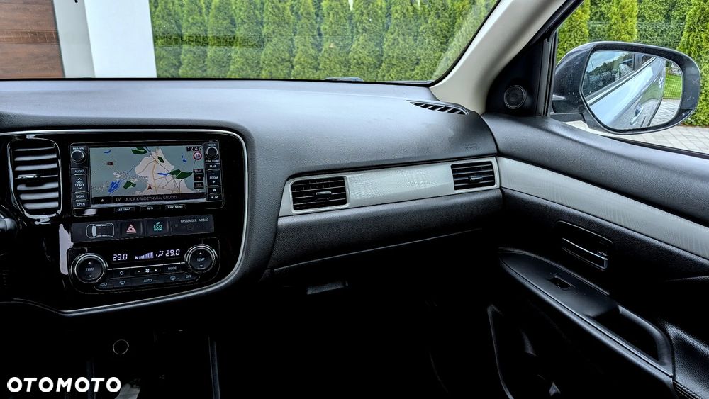 Mitsubishi Outlander Instyle NAVI + - 9