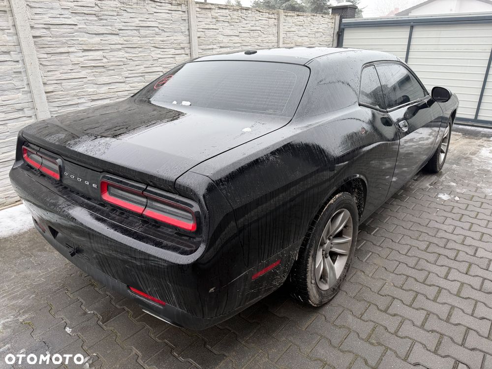 Dodge Challenger - 12
