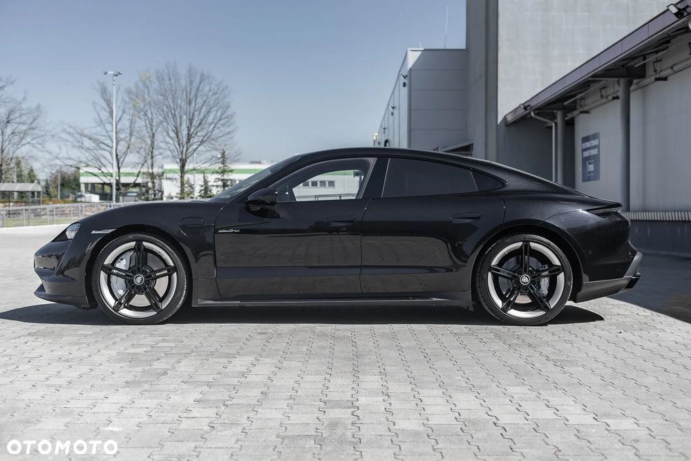 Porsche Taycan Turbo - 6