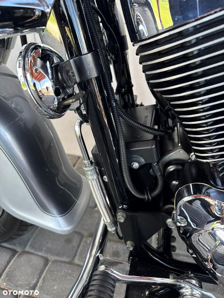 Suzuki Intruder - 16