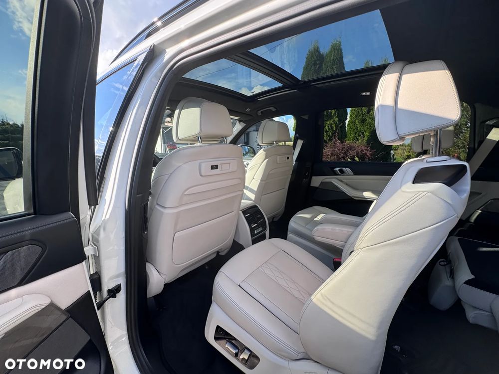 BMW X7 M50i sport - 28