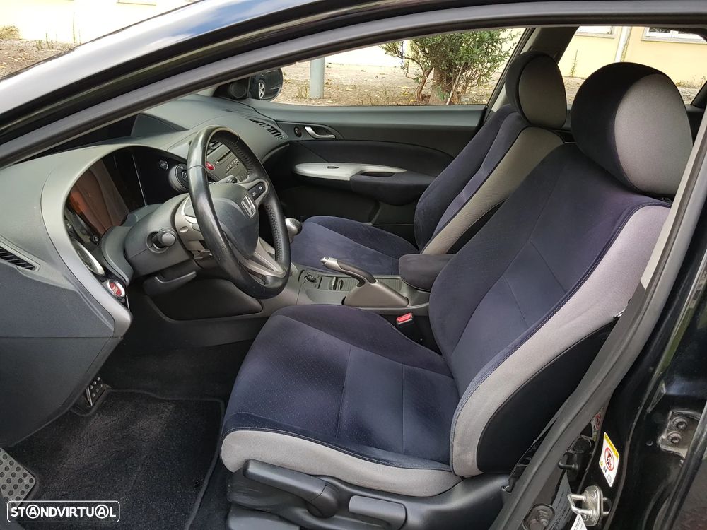 Honda Civic 1.8 Sport - 28