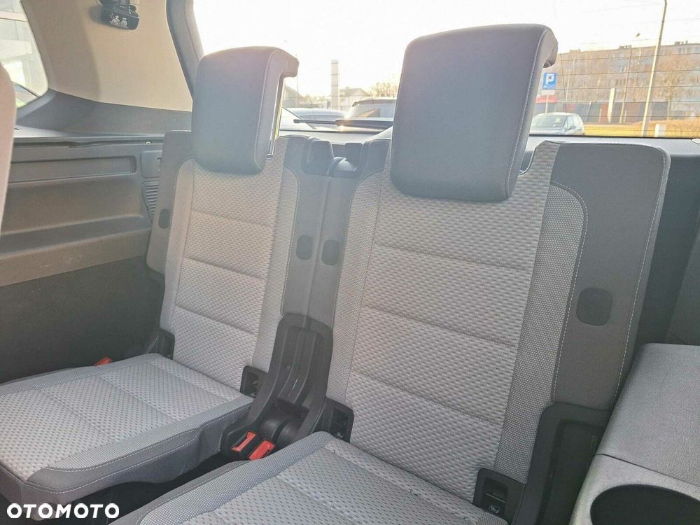 Volkswagen Touran - 23