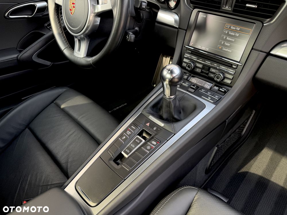 Porsche 911 Carrera - 28