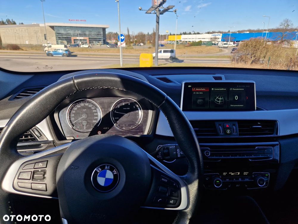 BMW X1 sDrive18i - 18