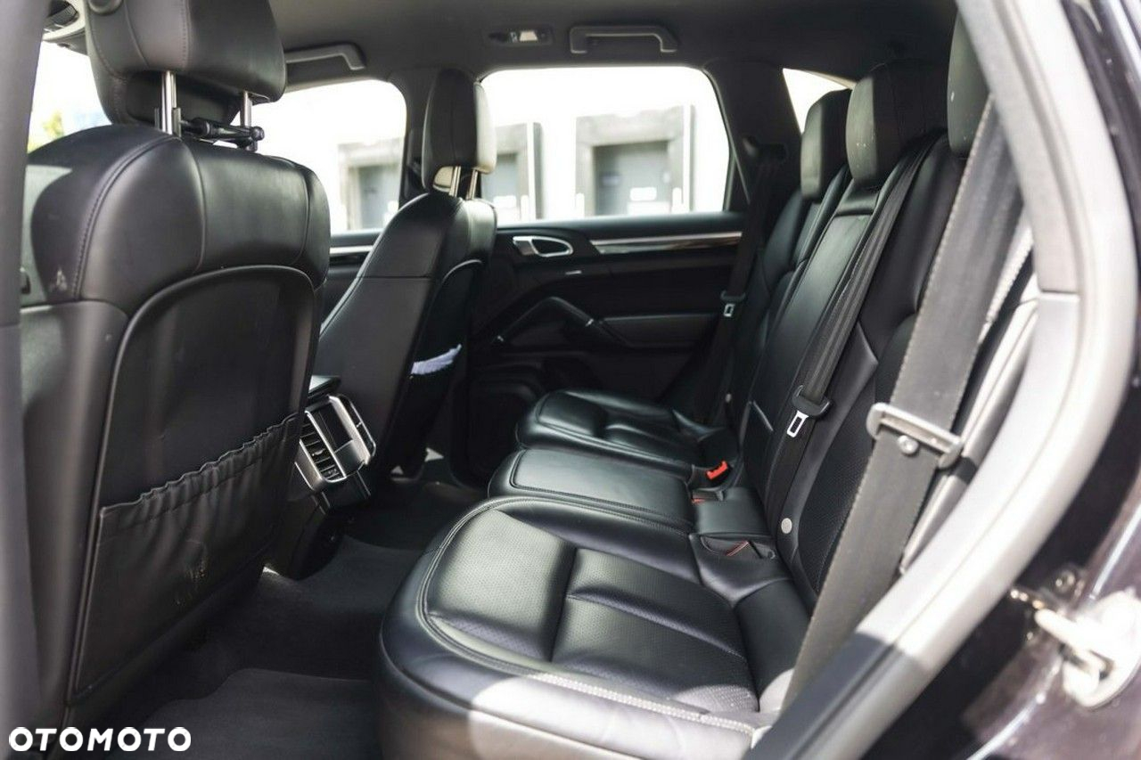 Porsche Cayenne - 26