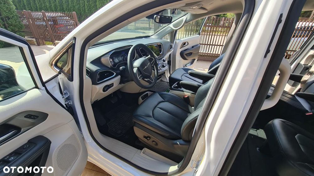 Chrysler Pacifica - 12