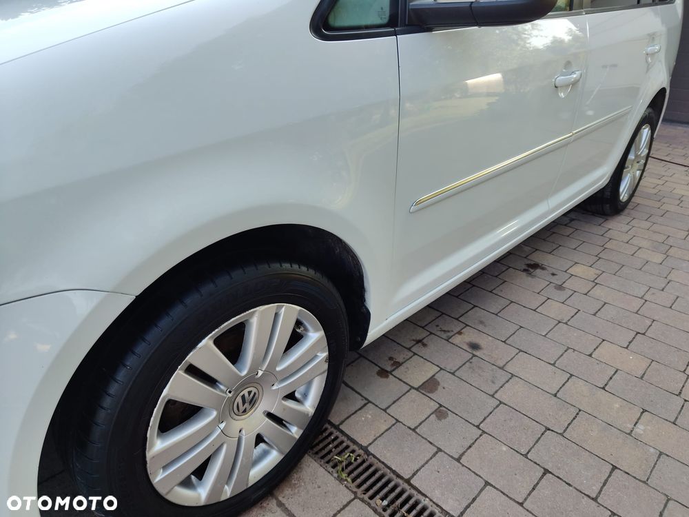 Volkswagen Touran 2.0 TDI DPF Highline DSG - 22