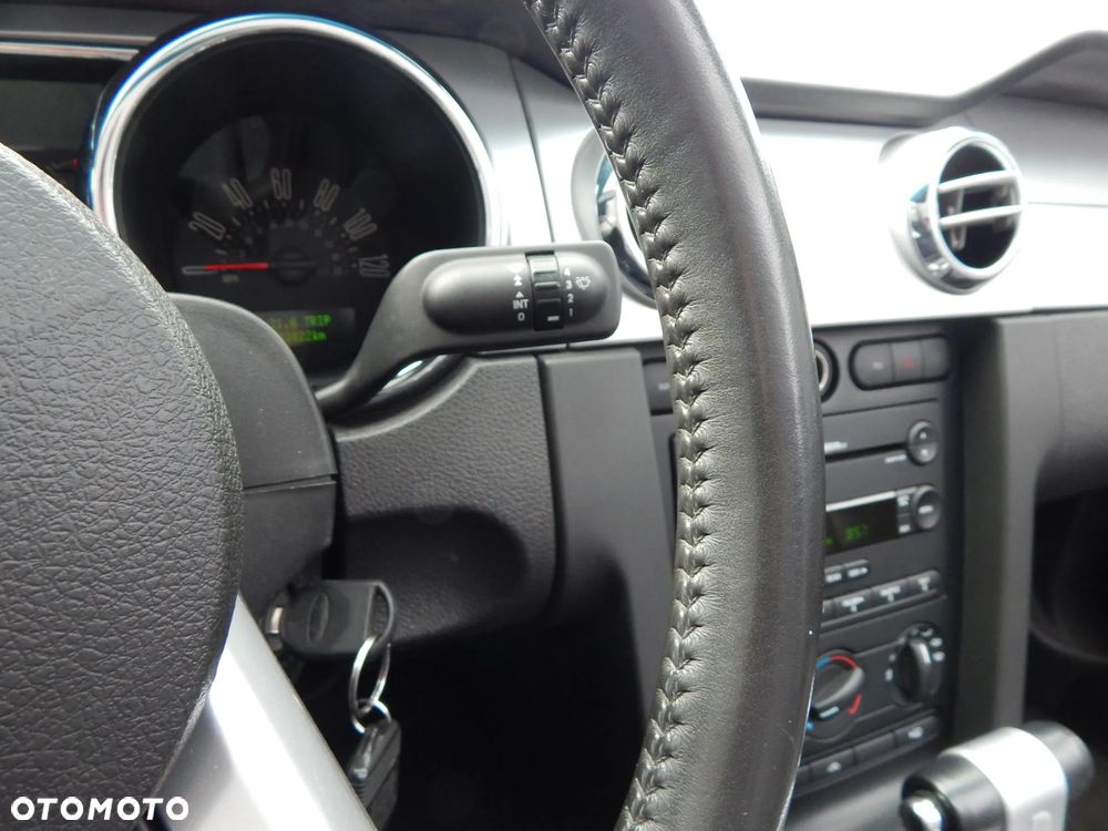 Ford Mustang - 25
