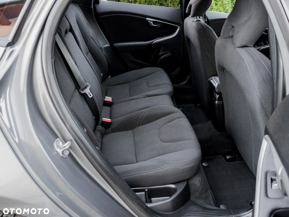 Volvo V40 Cross Country D2 Momentum - 17