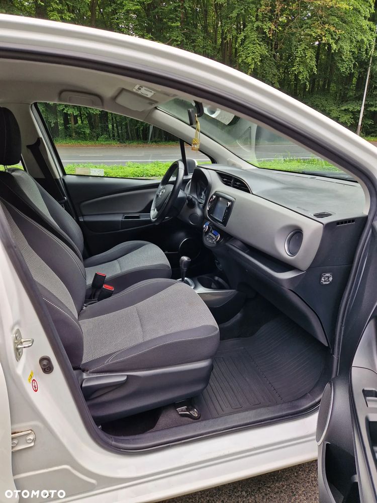 Toyota Yaris Hybrid 100 Active EU6 - 4