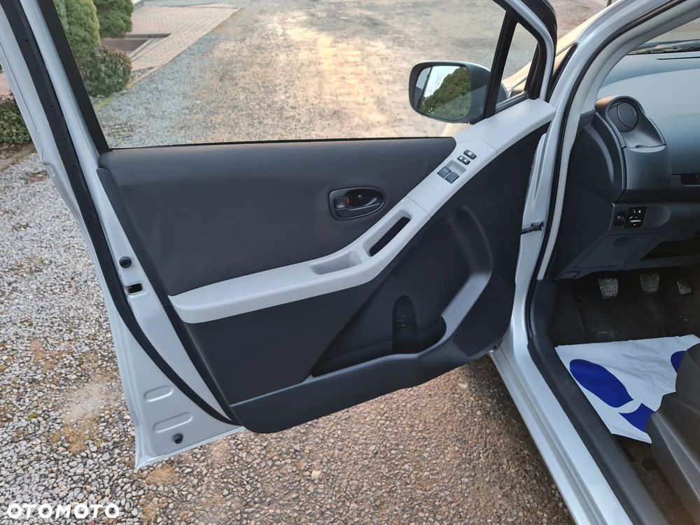 Toyota Yaris - 12