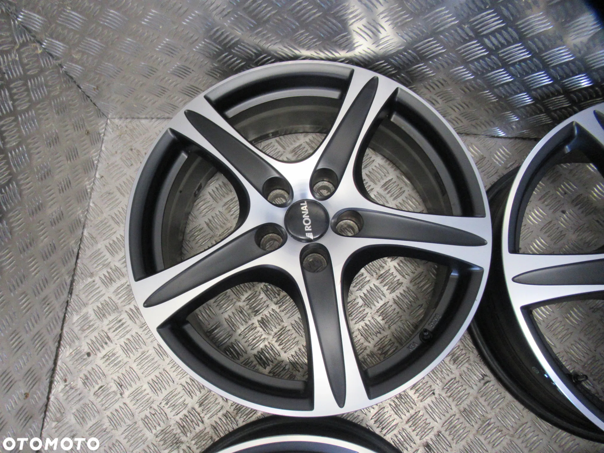 Felgi Ronal R56 BMW Insignia Vw T5 T6 7,5Jx19 et44 5x120 - 5
